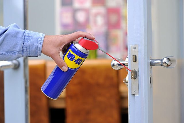 How to remove scratches from laminate flooring