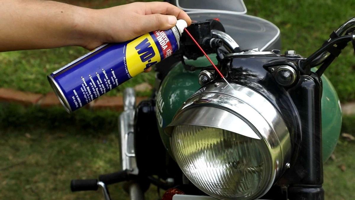 How to remove scratches from motorcycle paint