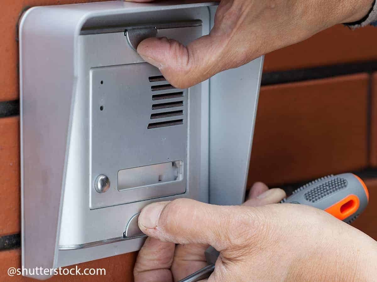 How to fix a doorbell