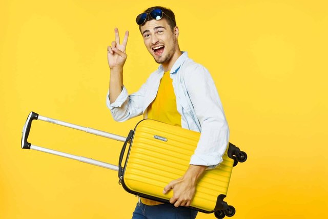 How to repair a wheeled suitcase