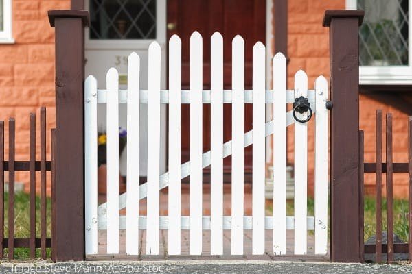 How to Repair and Lubricate a Garden Gate