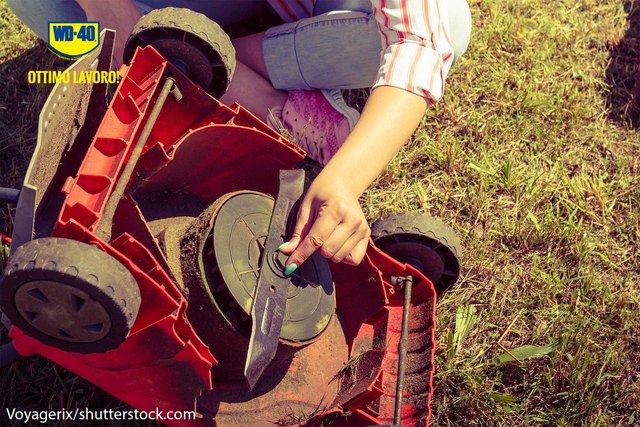 How to replace a lawn mower blade