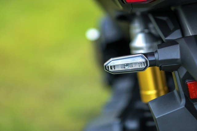 How to replace a motorcycle turn signal