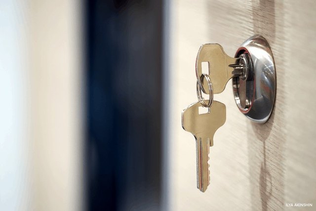 How to replace a small safe lock