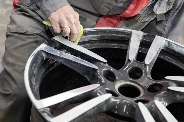 How to restore alloy wheels yourself