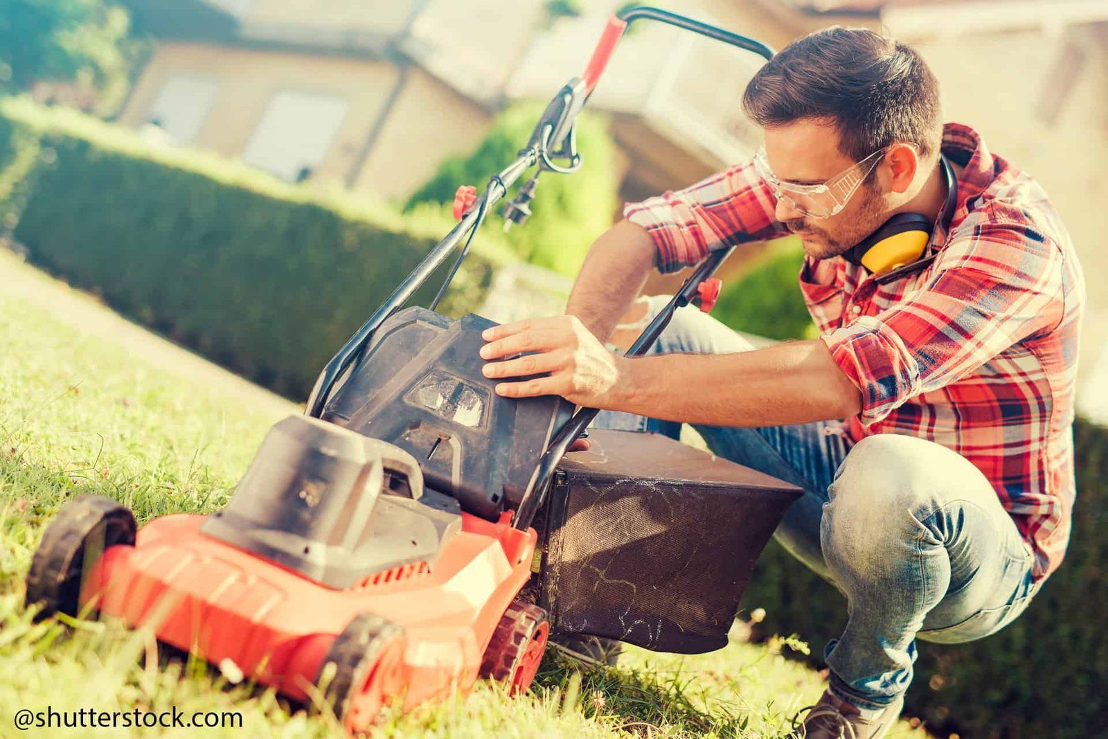 How to service a petrol lawn mower